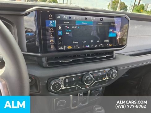 Used 2025 Jeep Wrangler Unlimited Sahara AWD/4WD image 27