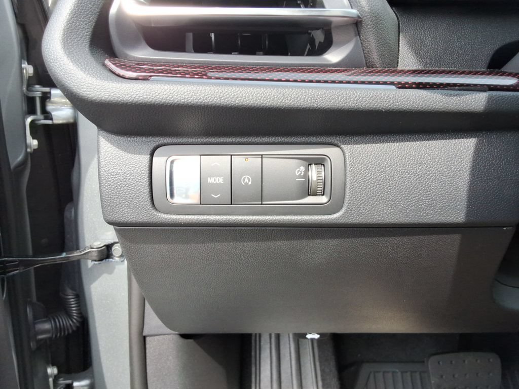 New 2026 Chevrolet Traverse RS w/ LPO, Floor Liner Package FWD image 34