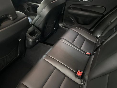 Used 2021 Volvo S60 T5 Momentum image 27