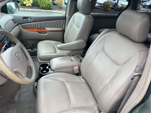 Used 2008 Toyota Sienna XLE image 13