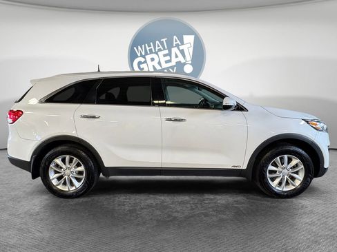 Used 2016 Kia Sorento AWD w/ LX Convenience Package image 2