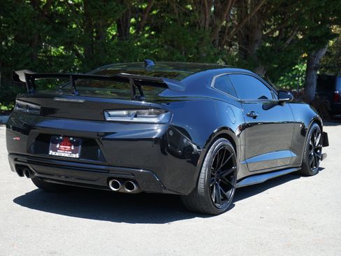 Used 2018 Chevrolet Camaro SS RWD image 5