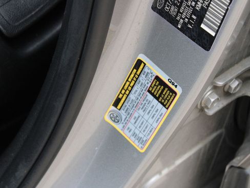 Used 2024 Hyundai Venue SEL image 30