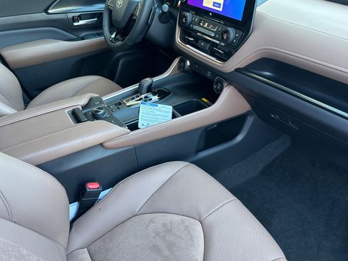 Certified 2026 Toyota Grand Highlander MAX Platinum image 23