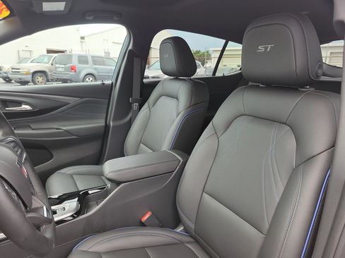 Used 2025 Buick Envista Sport Touring w/ Convenience I Package FWD image 23