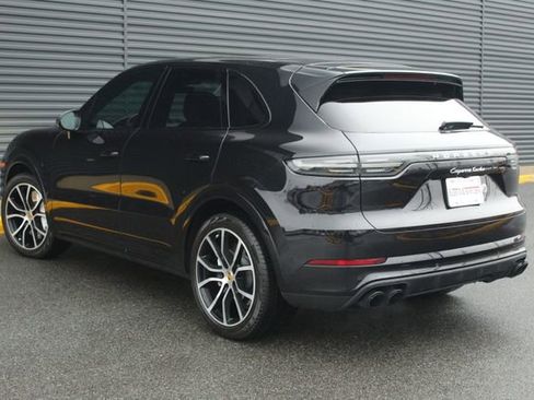 Used 2019 Porsche Cayenne Turbo image 3