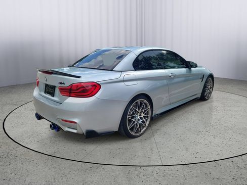 Used 2018 BMW M4 Convertible RWD image 2