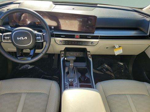 Certified 2025 Kia Sorento S FWD image 10