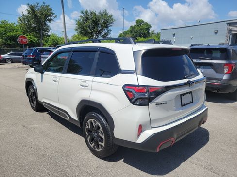 Used 2025 Subaru Forester Premium AWD/4WD image 4