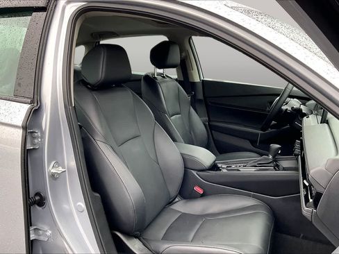 Used 2025 Honda Accord Touring image 9