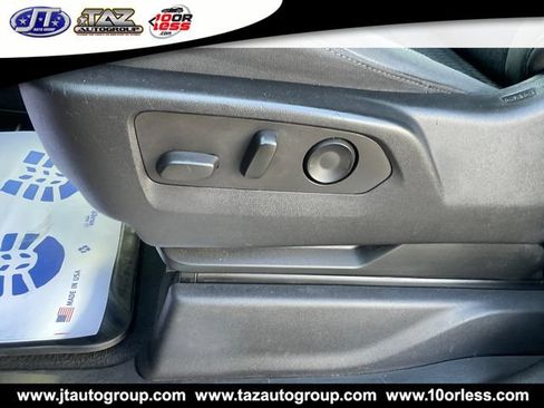 Used 2022 Chevrolet Silverado 1500 LT AWD/4WD image 11