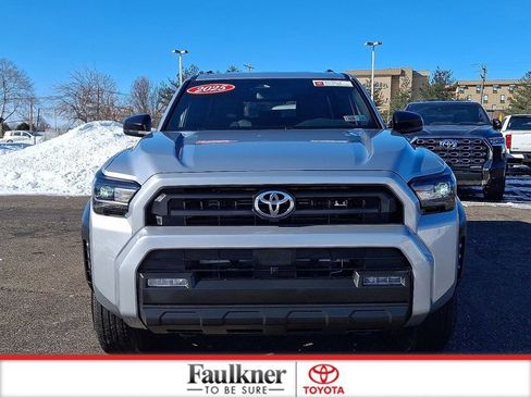 Certified 2025 Toyota 4Runner SR5 AWD/4WD image 2