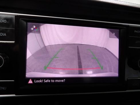 Used 2024 Volkswagen Jetta SE image 18