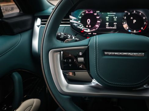 Used 2025 Land Rover Range Rover SV image 23