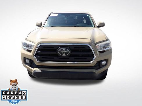 Used 2018 Toyota Tacoma SR5 RWD image 2