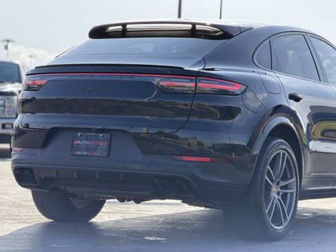 Used 2023 Porsche Cayenne Coupe w/ Premium Package AWD/4WD image 13