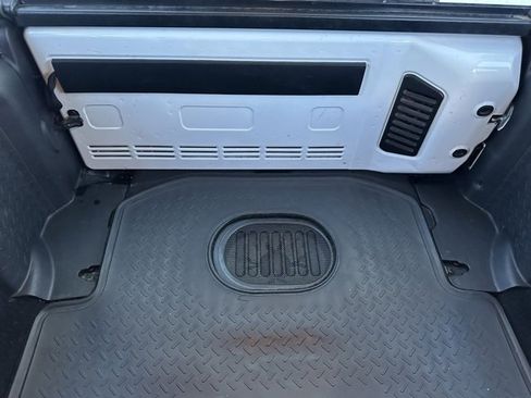 Used 2015 Jeep Wrangler Unlimited Sahara w/ Connectivity Group image 28