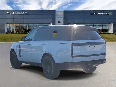 New 2026 Land Rover Range Rover SE image 2