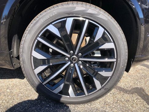 New 2026 Volvo XC90 B6 Plus w/ Protection Package Premier image 9