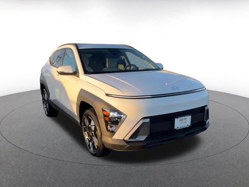 Used 2025 Hyundai Kona SEL image 3