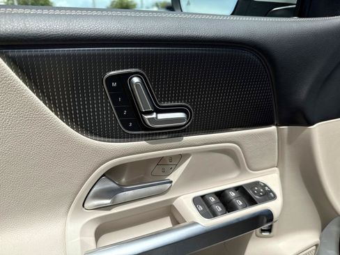 Certified 2021 Mercedes-Benz GLB 250 4MATIC image 18