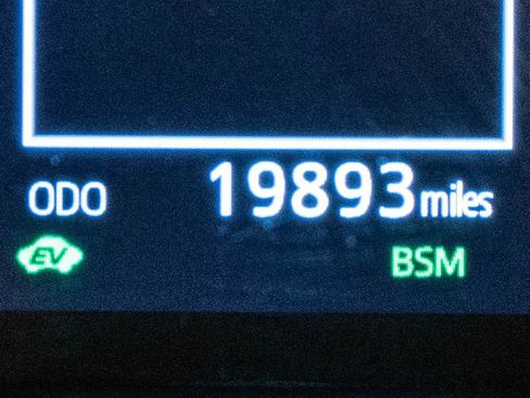 Used 2024 Toyota Camry SE w/ Cold Weather Package image 17