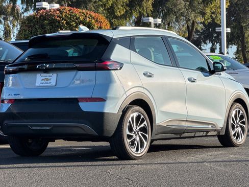 Used 2023 Chevrolet Bolt EUV Premier image 5