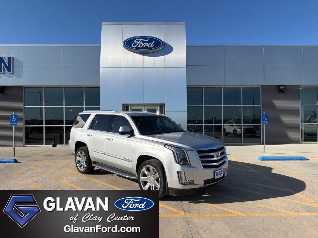 Used 2015 Cadillac Escalade Luxury RWD image 1