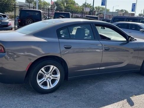 Used 2022 Dodge Charger SXT w/ Leather Interior Group image 6