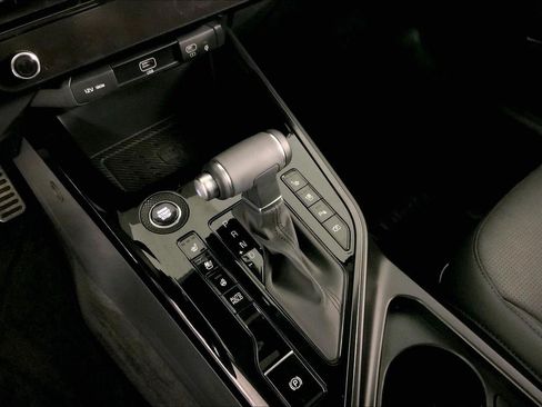 Certified 2025 Kia Niro SX Touring FWD image 17