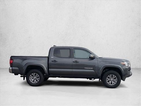 Used 2018 Toyota Tacoma SR5 AWD/4WD image 4
