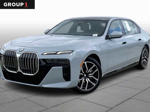 Used 2025 BMW 740i image 1