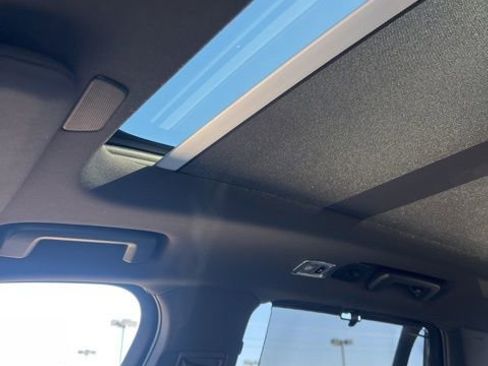 Used 2022 Volvo XC90 T8 R-Design w/ Advanced Package image 19