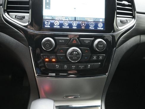 Used 2021 Jeep Grand Cherokee Laredo X AWD/4WD image 18