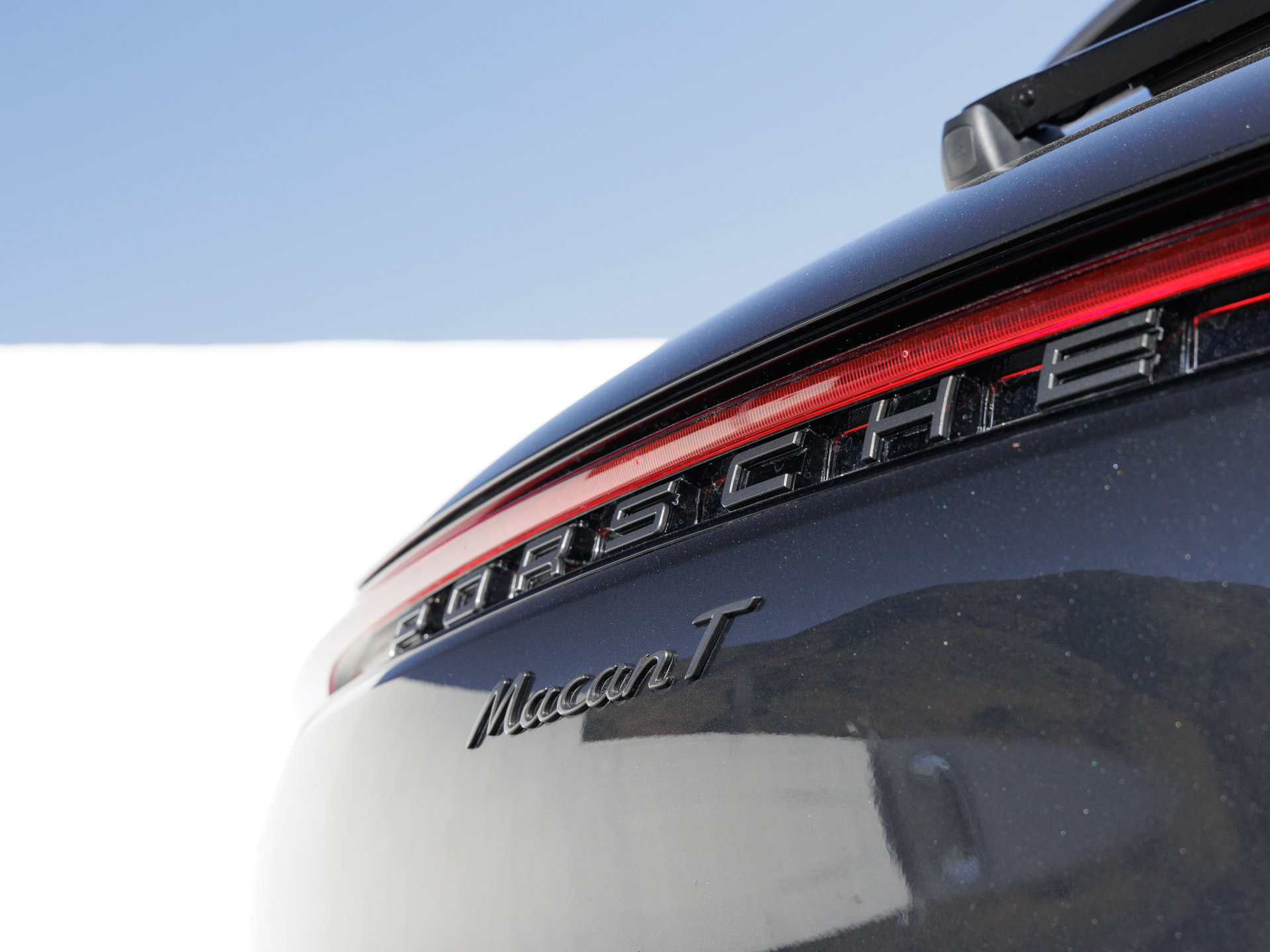 Certified 2026 Porsche Macan Turbo AWD/4WD image 12