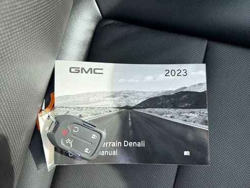 Used 2023 GMC Terrain SLT w/ Infotainment Package II image 42