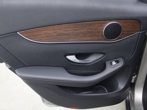 Used 2022 Mercedes-Benz GLC 300 4MATIC w/ Driver Assistance Package image 20