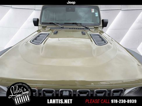 New 2025 Jeep Wrangler Unlimited Rubicon w/ Technology Group image 18