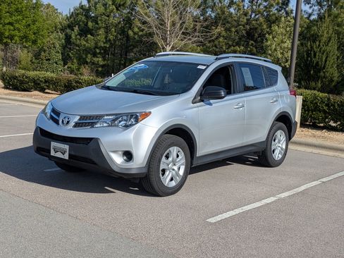 Used 2015 Toyota RAV4 LE image 8