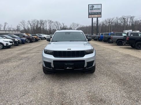 Used 2023 Jeep Grand Cherokee L Laredo image 10