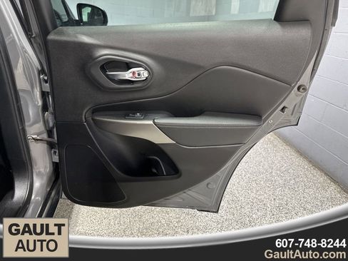 Used 2021 Jeep Cherokee Latitude Lux w/ Sun & Sound Group image 18