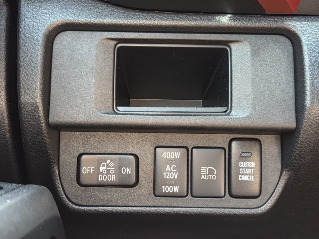 Used 2018 Toyota Tacoma TRD Off-Road AWD/4WD image 18