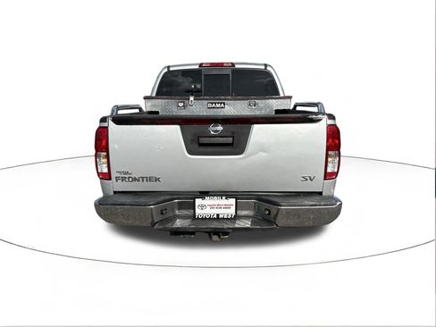 Used 2016 Nissan Frontier SV RWD image 4