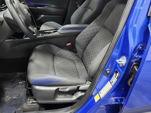 Used 2022 Toyota C-HR XLE image 19