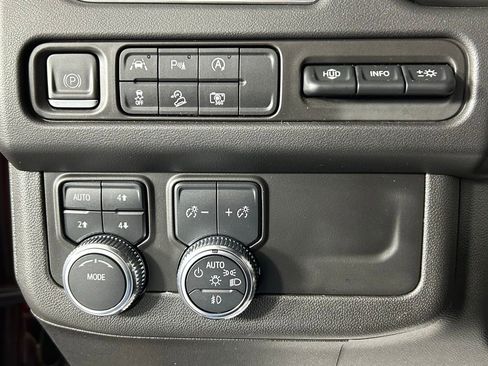 Used 2023 GMC Yukon XL AT4 w/ Technology Package image 32