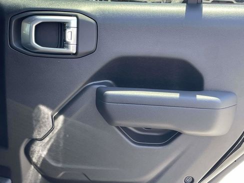 New 2026 Jeep Gladiator Sport AWD/4WD image 18