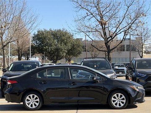 Certified 2025 Toyota Corolla LE image 3