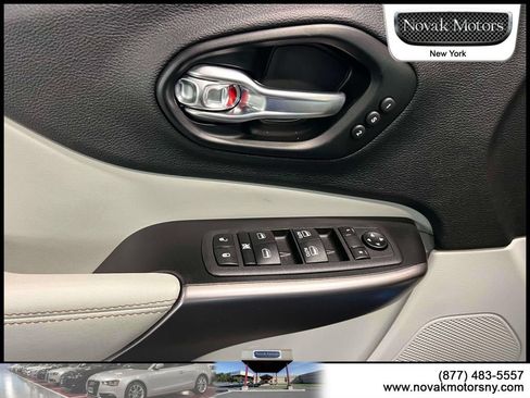 Used 2022 Jeep Cherokee Limited w/ Elite Package AWD/4WD image 18