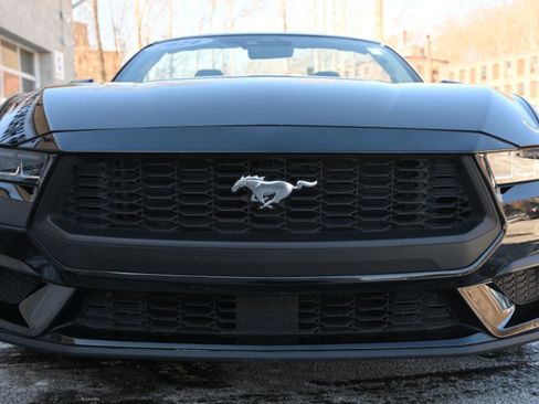 Used 2024 Ford Mustang Premium image 9