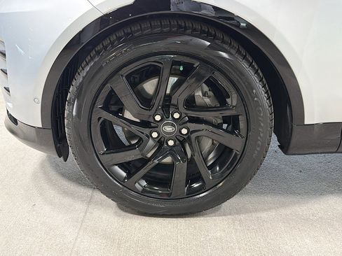 Used 2023 Land Rover Discovery HSE R-Dynamic AWD/4WD image 41